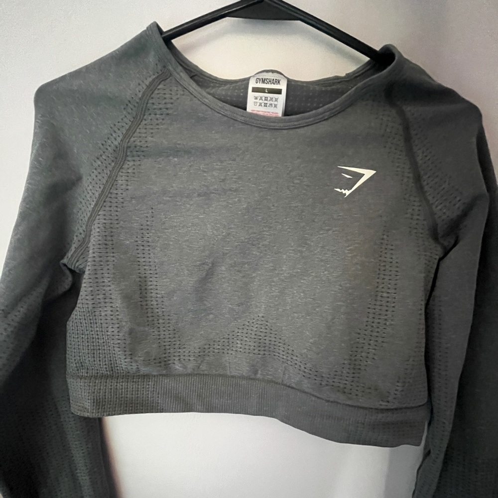 Gym Shark Long Sleeve Crop top 🦈
